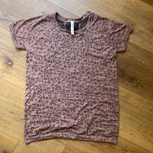 Athleta seamless momentum workout tee- size large